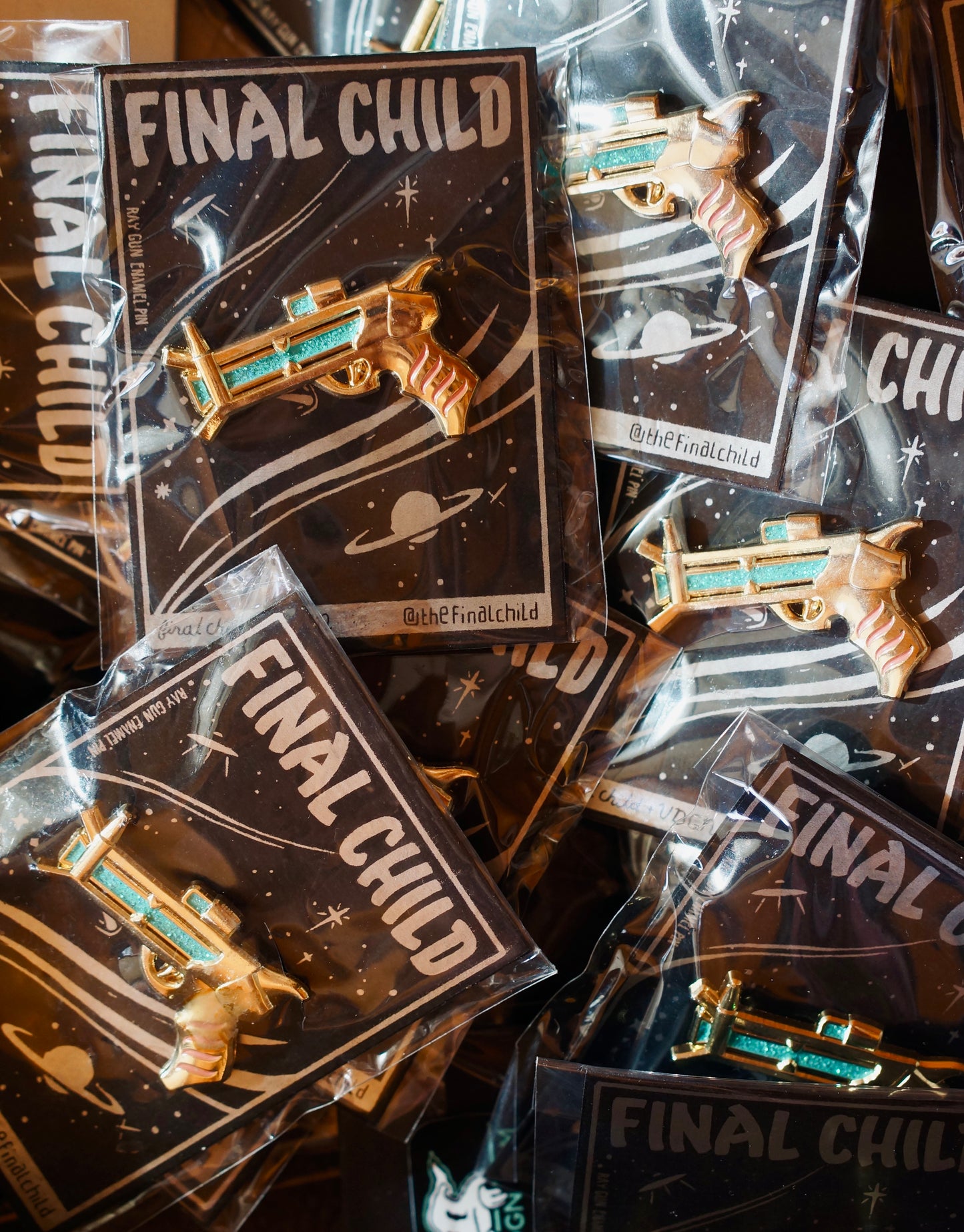 Vintage Vardagen x Final Child Pin